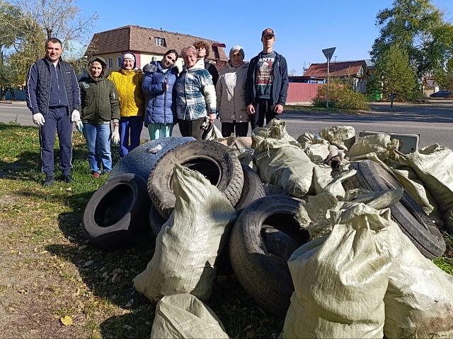 Руки в перчатках, город в порядке! Череда осенних субботников в Благовещенске набирает обороты 