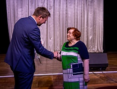 Знаки «50 лет Байкало-Амурской магистрали» вручили благовещенцам