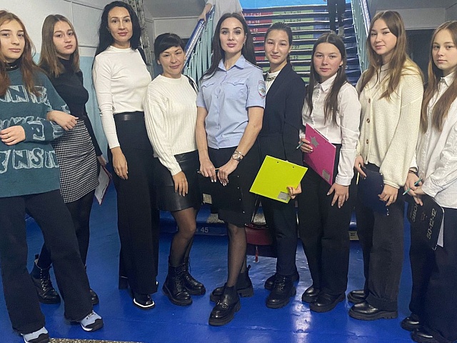 Мониторинг безопасного маршрута «Дом-школа-дом» провели сотрудники Госавтоинспекции Благовещенска 