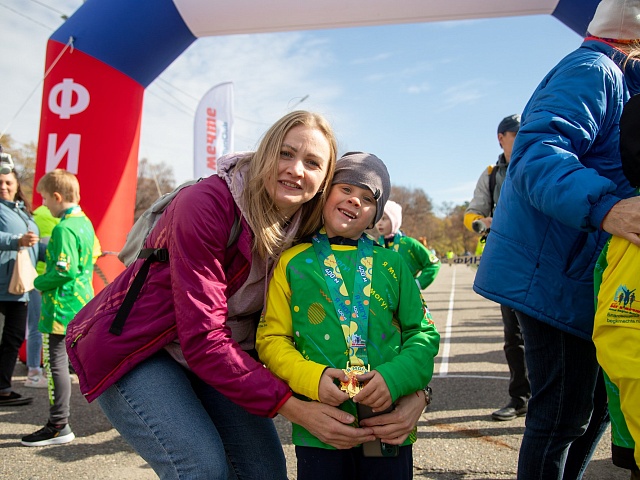 Сто юных благовещенцев с особенностями здоровья пробежали марафон