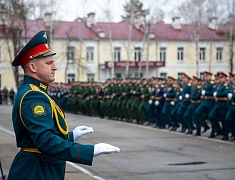 Мэр Благовещенска Олег Имамеев поздравил выпускников ДВОКУ с окончанием учебы