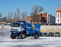 Автомобильные гонки в рамках Международного российско-китайского фестиваля зимних видов спорта