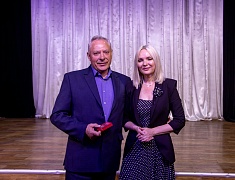 Знаки «50 лет Байкало-Амурской магистрали» вручили благовещенцам