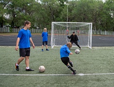 На базе стадиона гимназии №1 стартовали «Футбольные каникулы»