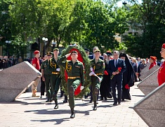 Цветы в память о подвиге советских солдат возложили в Благовещенске