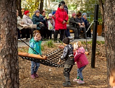 В амурской столице праздничной программой открыли сквер водников