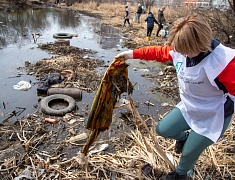 Мэр Благовещенска Олег Имамеев вместе с фан-клубом города очистил еще одну городскую территорию