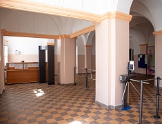 В Алексеевской гимназии вернули исторический облик холлу и кабинету биологии