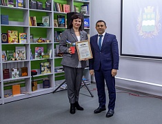 Мэр Благовещенска Олег Имамеев поздравил работников сферы культуры с завершением года