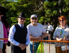 Бал цветов и Семейный бал украсили Благовещенск