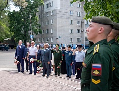 В день города прошли торжественные церемонии возложения цветов