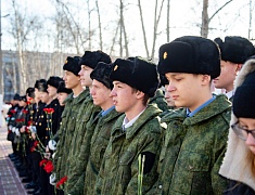 Мемориальную доску в память о герое СВО открыли в школе №10 Благовещенска