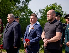 В день города прошли торжественные церемонии возложения цветов