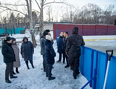 Выездная встреча мэра по заливке катка на Нагорной, 14