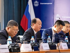 Делегация Хэйхэ поздравила благовещенцев с наступающим Новым годом