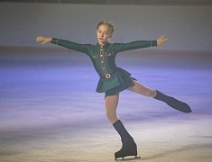 Юные благовещенские фигуристы представили программу «Помним сердцем», посвященную Дню Победы