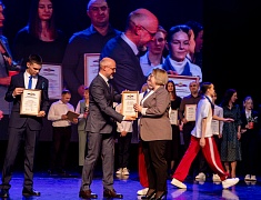 Более сорока одарённых детей получили премию мэра Благовещенска