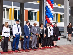 В школах Благовещенска прошли торжественные линейки
