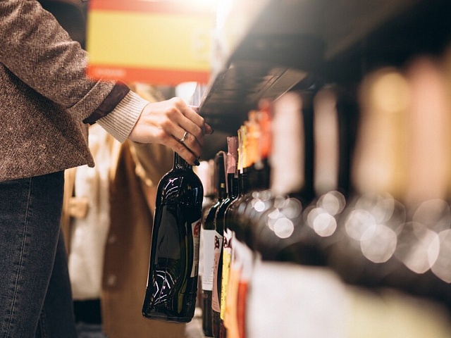 Магазины, продающие алкоголь несовершеннолетним, могут столкнуться с крупными штрафами