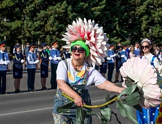 Бал цветов и Семейный бал украсили Благовещенск