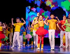 Мэр города Олег Имамеев поздравил благовещенский ансамбль "Ровесники" с 57-летием