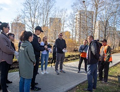 К общегородскому субботнику присоединились работники администрации Благовещенска