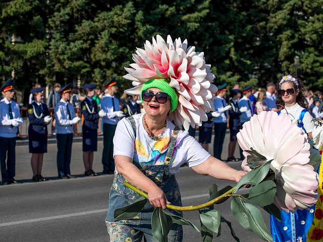 Бал цветов и Семейный бал украсили Благовещенск