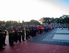 В Благовещенске на площади Победы зажгли «Свечи памяти»
