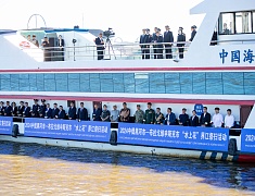 Главы Хэйхэ и Благовещенска возложили цветы на пограничной реке