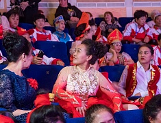 Китайские и русские бабушки станцевали на одной сцене в Благовещенске