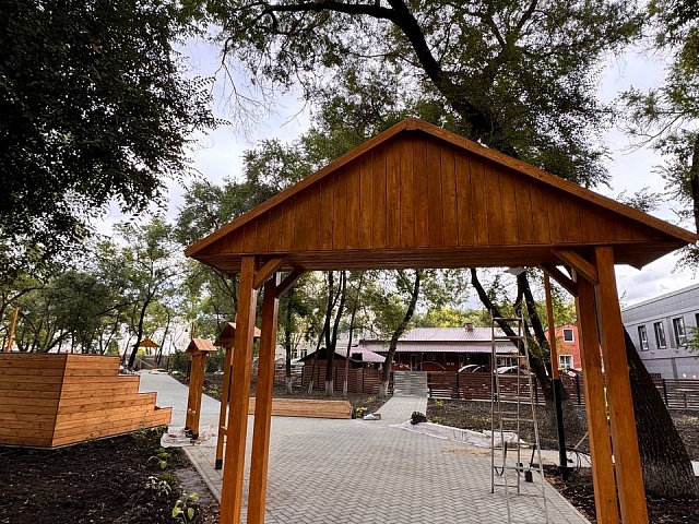 Мэр Благовещенска Олег Имамеев рассказал о готовности одного из городских скверов 