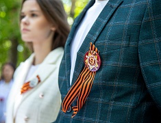 Цветы в память о подвиге советских солдат возложили в Благовещенске