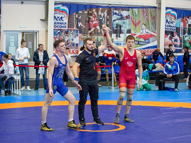 «Новогодний кубок» по вольной борьбе проходит в Благовещенске