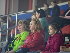 Юные благовещенские фигуристы представили программу «Помним сердцем», посвященную Дню Победы