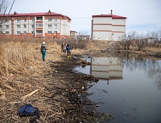 Мэр Благовещенска Олег Имамеев вместе с фан-клубом города очистил еще одну городскую территорию