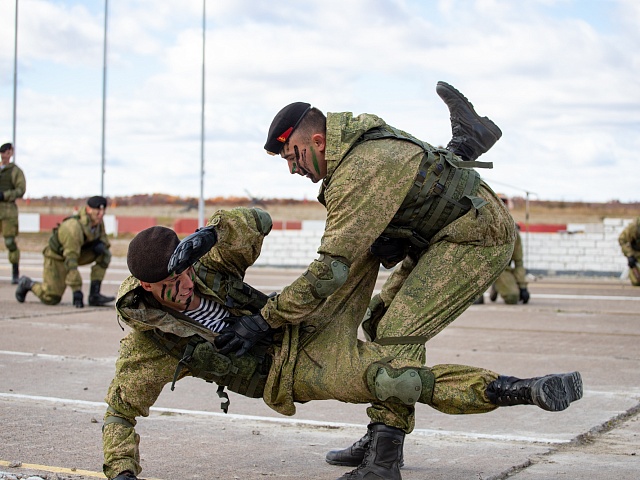 Благовещенцам рассказали, есть ли у контрактников льготы при поступлении в вузы