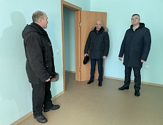 Дмитрий Гумиров вручил ключи от благоустроенных квартир первым новосёлам 