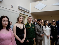 В Благовещенске в танце закружились более сотни студентов