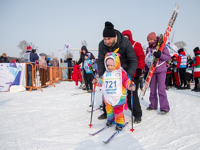 Благовещенцев научат кататься на лыжах 