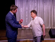 Знаки «50 лет Байкало-Амурской магистрали» вручили благовещенцам