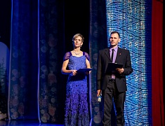 Мэр Благовещенска Олег Имамеев вручил премию одарённым детям по итогам 2022 года