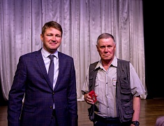 Знаки «50 лет Байкало-Амурской магистрали» вручили благовещенцам