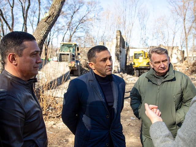 Мэр Олег Имамеев проконтролировал уборку благовещенских улиц и набережной 