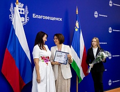 Представителей сферы торговли чествовали в Благовещенске