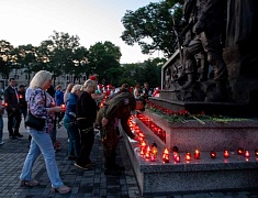 В Благовещенске на площади Победы зажгли «Свечи памяти»