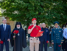 Цветы в память о подвиге советских солдат возложили в Благовещенске