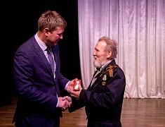 Знаки «50 лет Байкало-Амурской магистрали» вручили благовещенцам