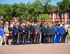 Цветы в память о подвиге советских солдат возложили в Благовещенске