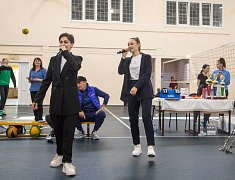 Сотрудники администрации Благовещенска, городской прокуратуры и депутаты сыграли в волейбол