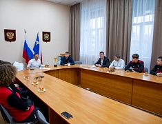 Встреча мэра Олега Имамеева с тренерским составом и футболистами ФК "Благовещенск"